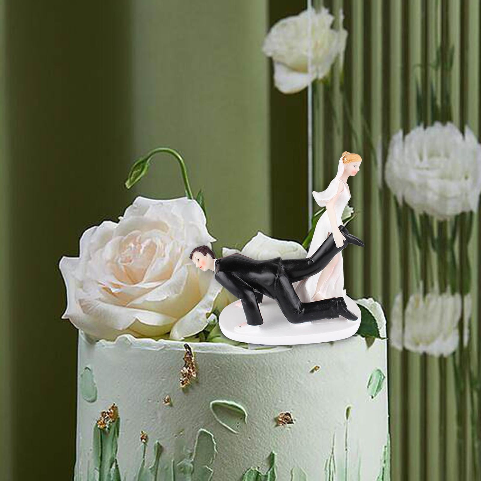 Wedding Cake Topper Couple Statue Romantic Creative Resin Bride and Groom Wedding Couple Figurine for Table Centerpiece Decor