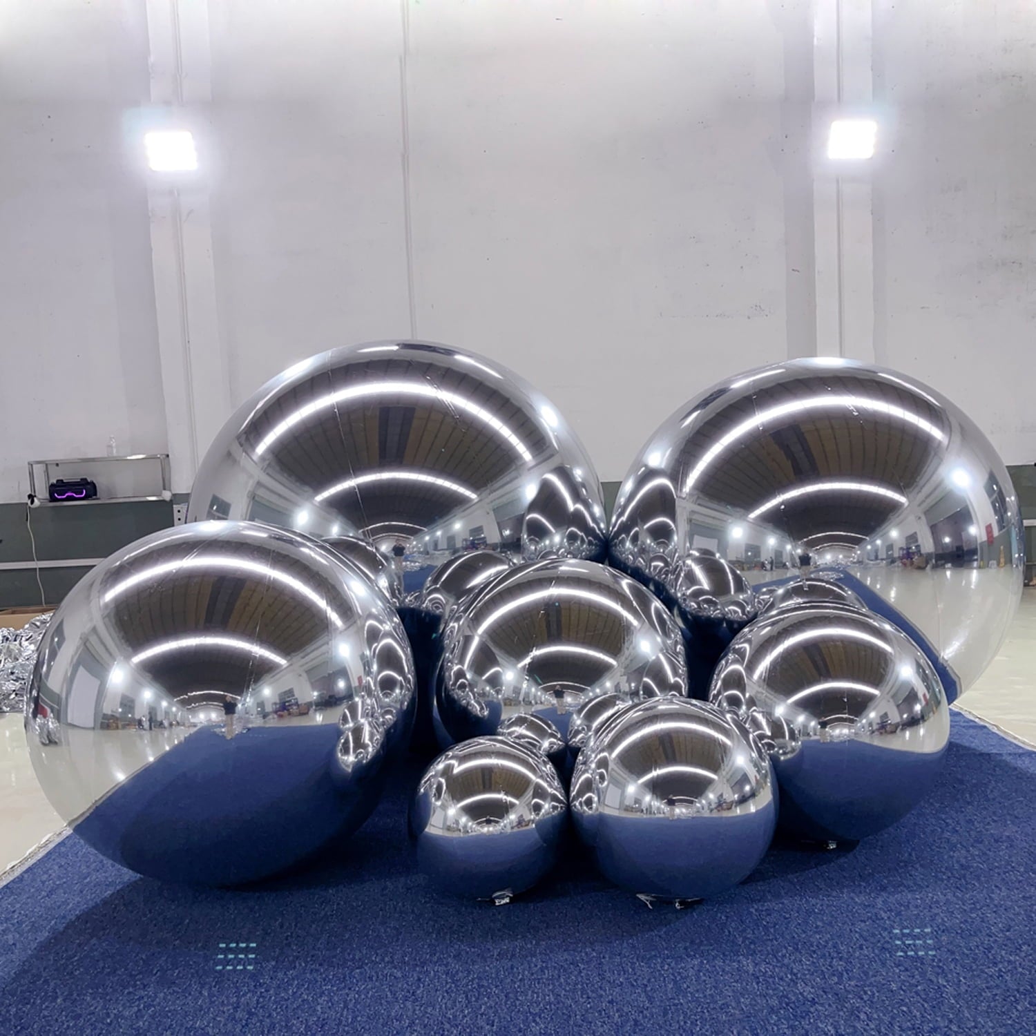 20" Hanging Silvery Inflatable Mirror Ball Giant Disco Inflatable Mirror Balloon Large Reflective Christmas Spheres For Stage Decoration
