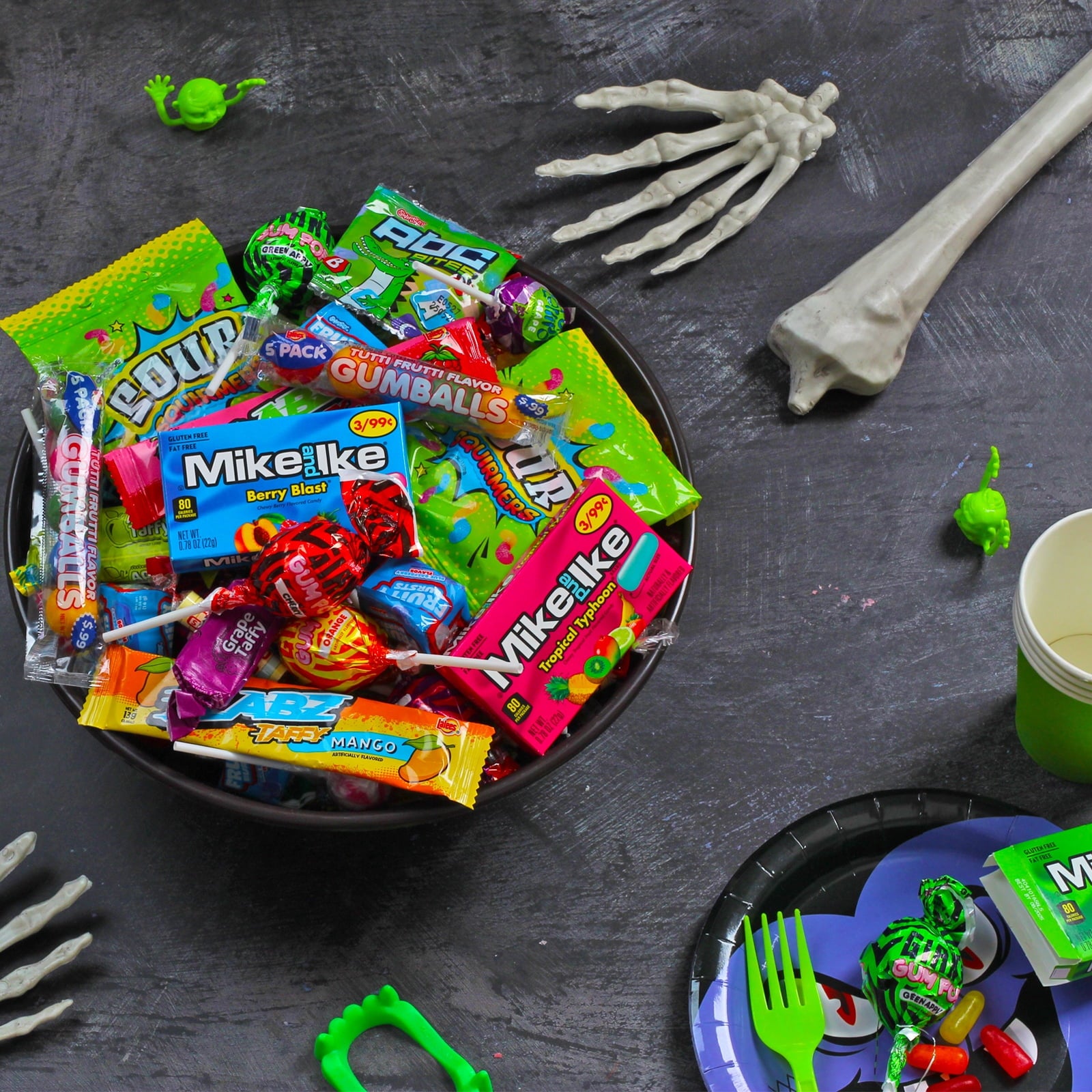 Assorted Bulk Candy - Halloween Treat - 5 Pounds - Parade Goodie Bag - Pinata Candies - Party Mix Variety - A Great Surprise