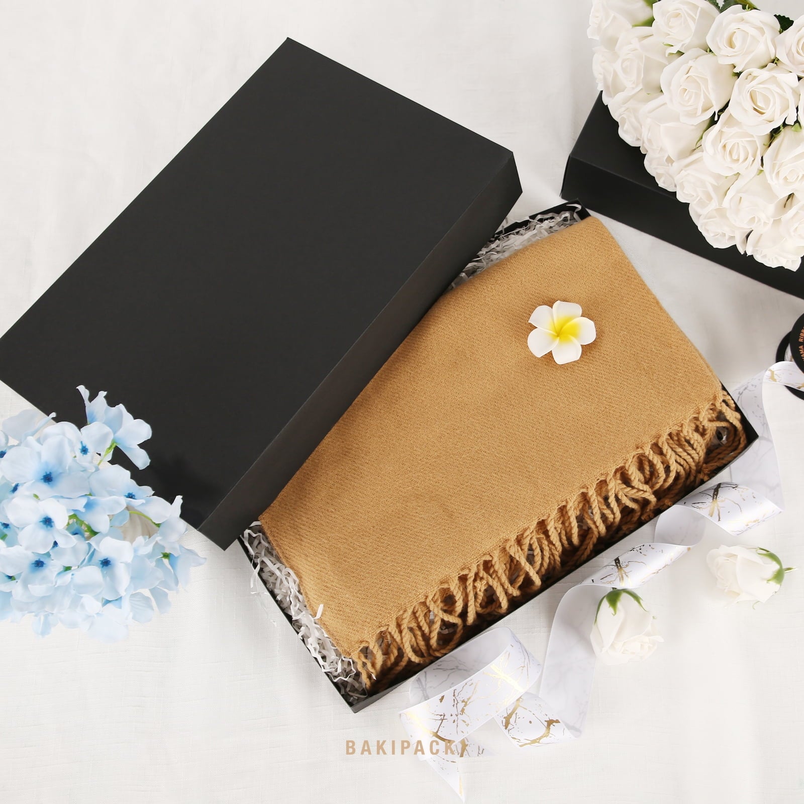 BAKIPACK 6 Extra Large Gift Boxes with Lids 17x11x2.5 inches Gift Wrap Boxes, Black Cloth Gift Boxes