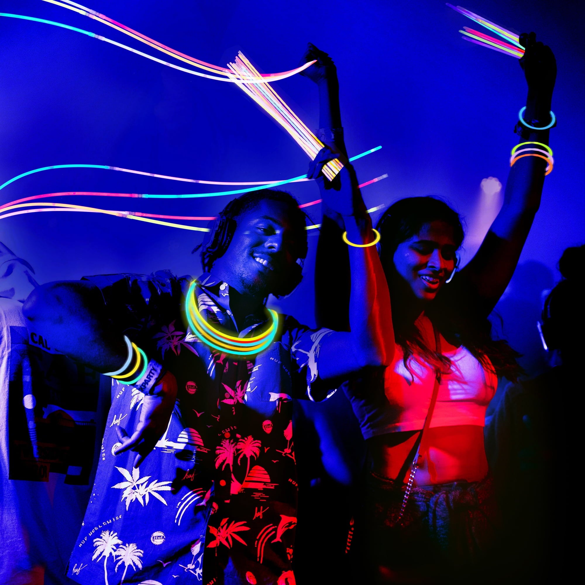 Joyfy 800 Pcs Glow Sticks Bulk 8" Bracelets Necklaces Glow in the Dark Glowsticks Super Bright Light Up Party Favors Neon Party Supplies for Halloween Christmas Easter