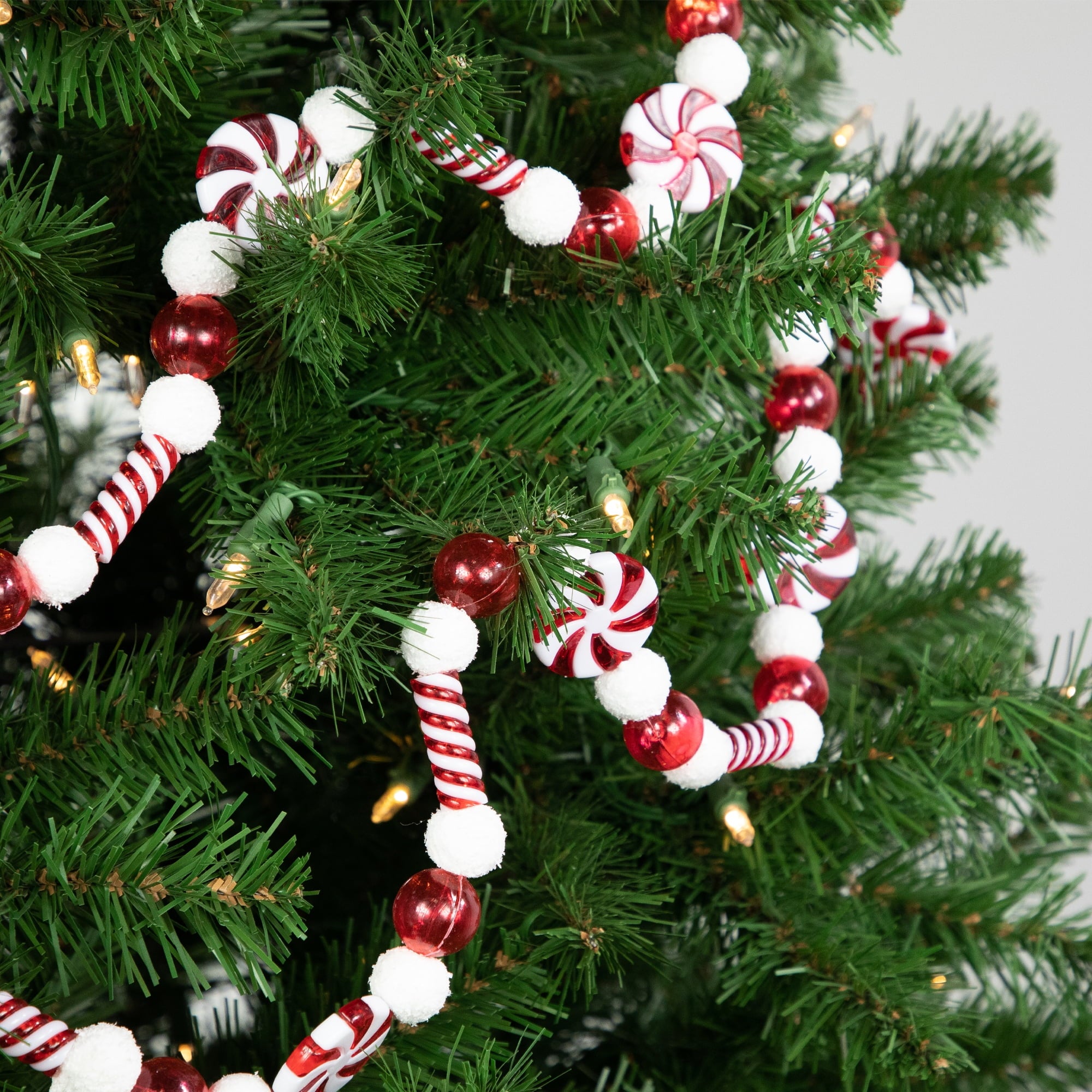 Northlight 6' Red and White Beaded Peppermint Candy Christmas Garland Unlit