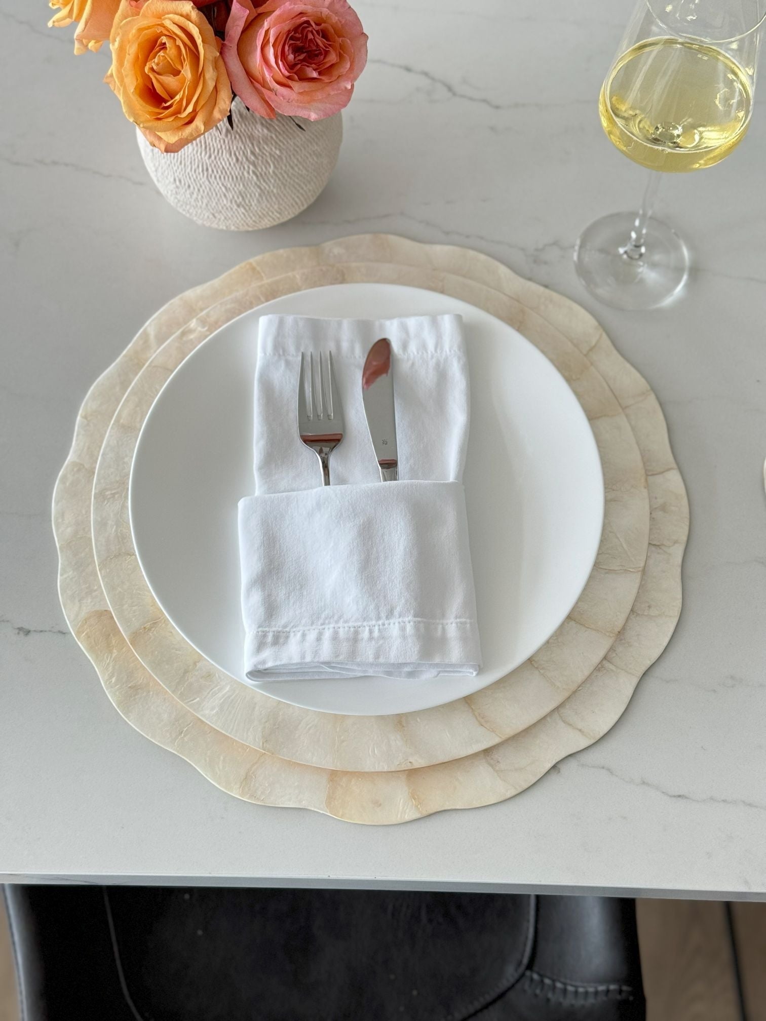 KOUBOO Round Capiz Seashell Charger Plates, Ivory-Gold-Plearlescent Rustic Water Hyacinth Decorative Charger Plater, Wedding, Party (Set of 2) 13 In