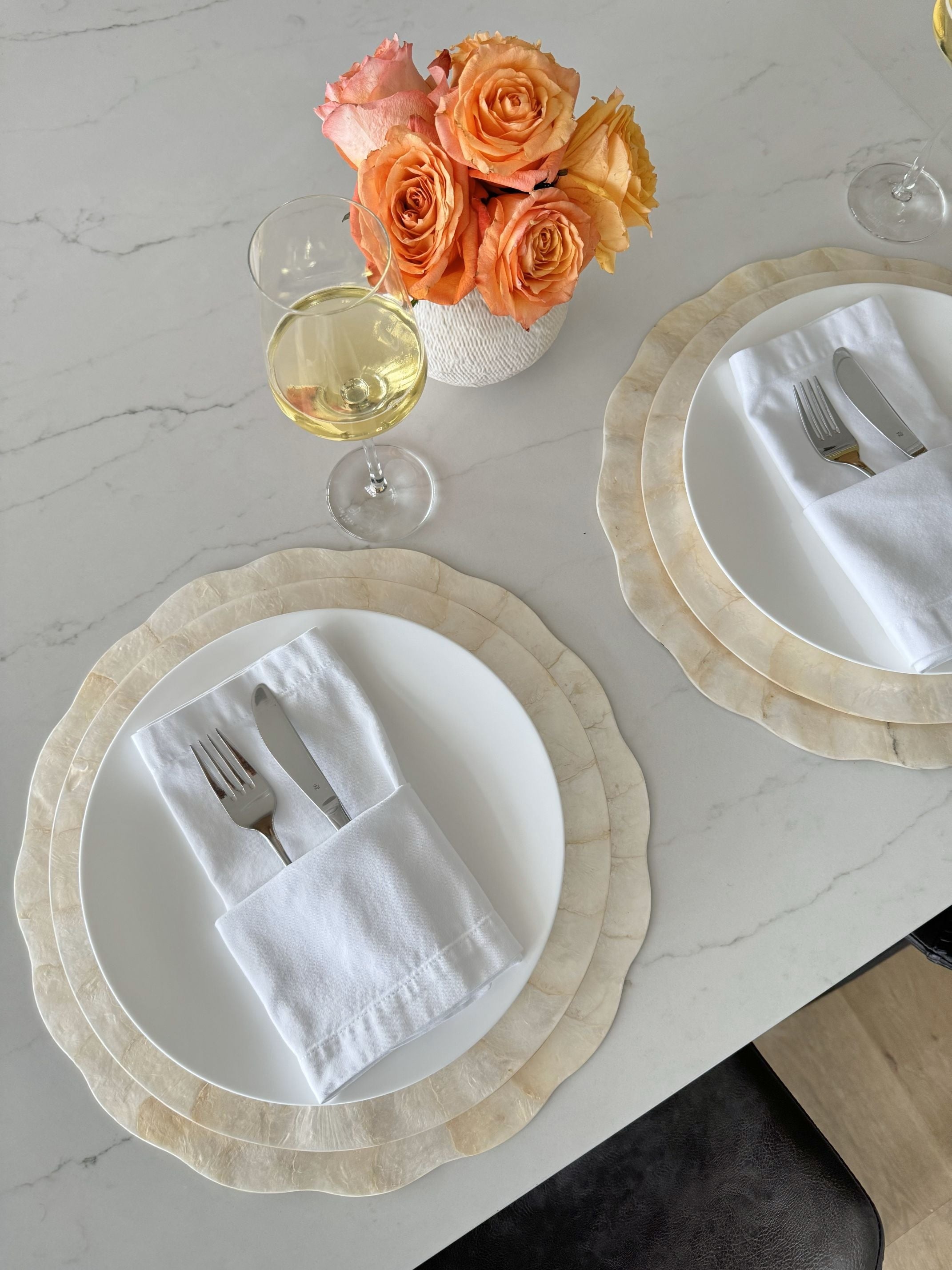 KOUBOO Round Capiz Seashell Leaf Charger Plates, Ivory-Gold-Plearlescent Rustic Water Hyacinth Decorative Charger Plater, Wedding, Party (Set of 2) 15 In
