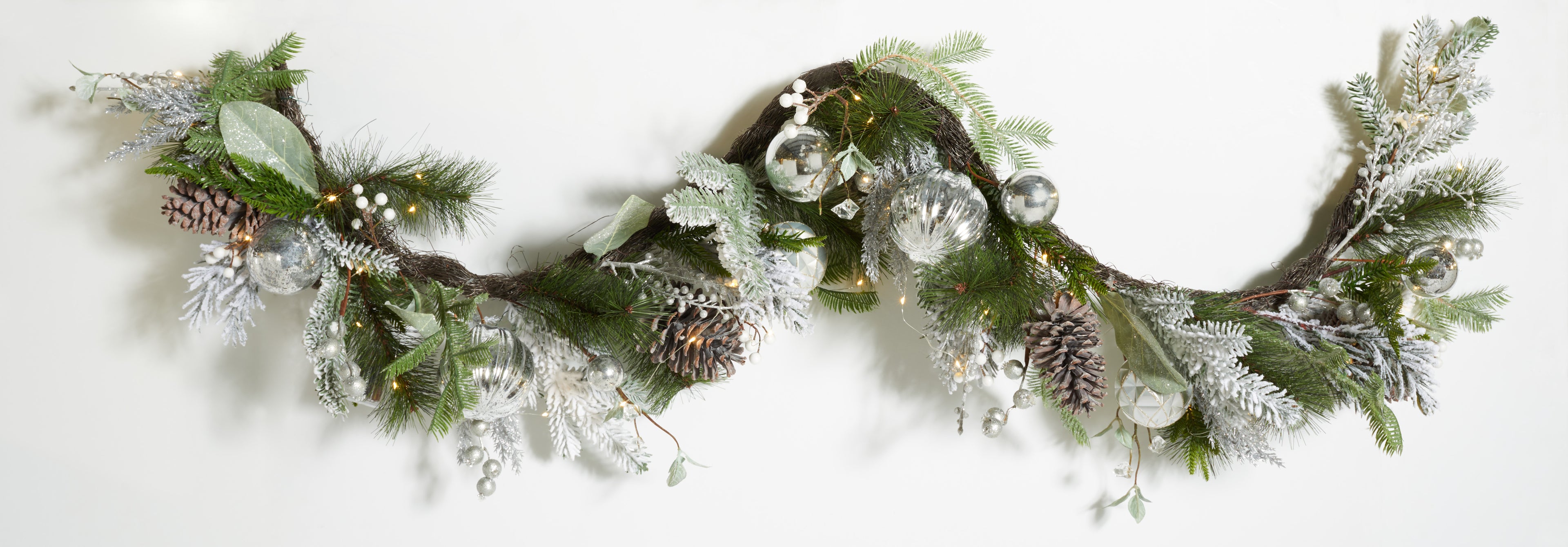 SAFAVIEH Faux 28 Inch Snowy Pine Led Garland W/ Ornaments, Silver/Green