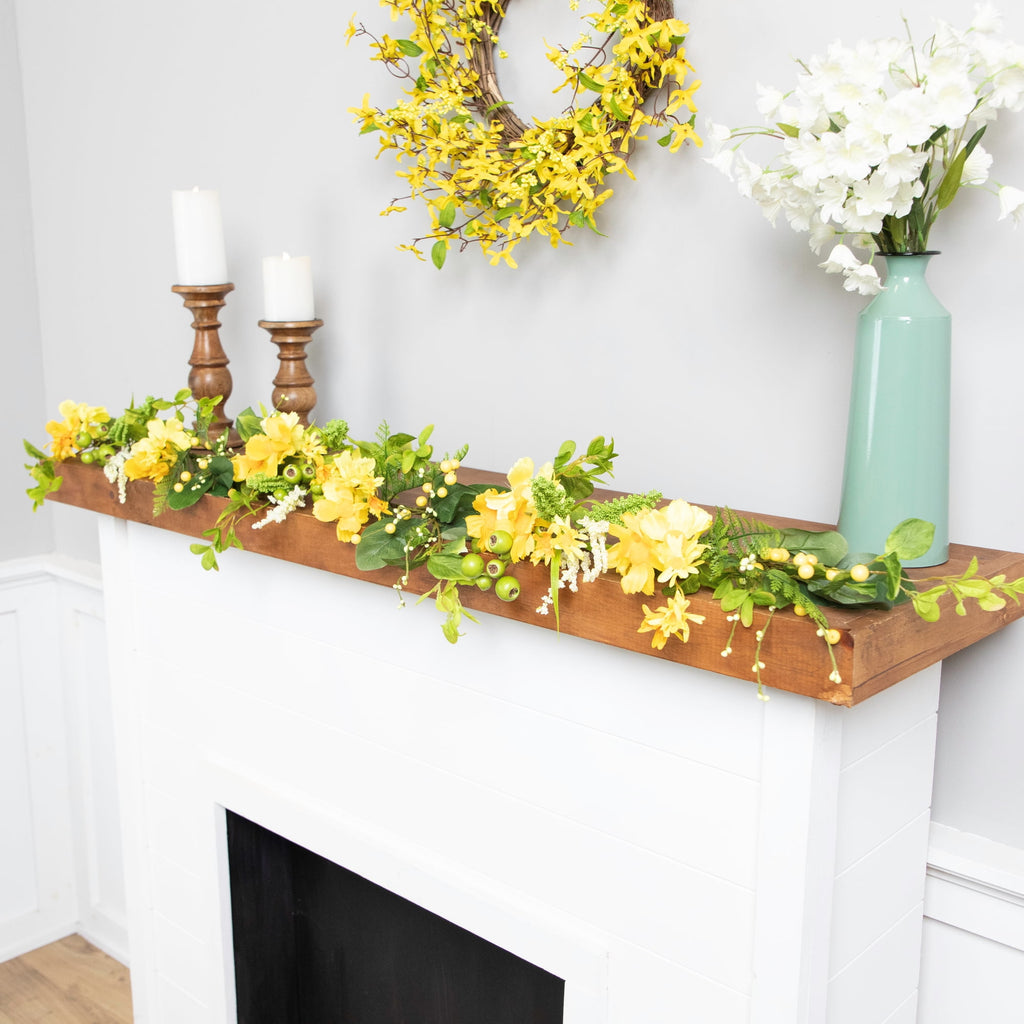 Northlight 5' Yellow Daisy and Berry Floral Spring Garland