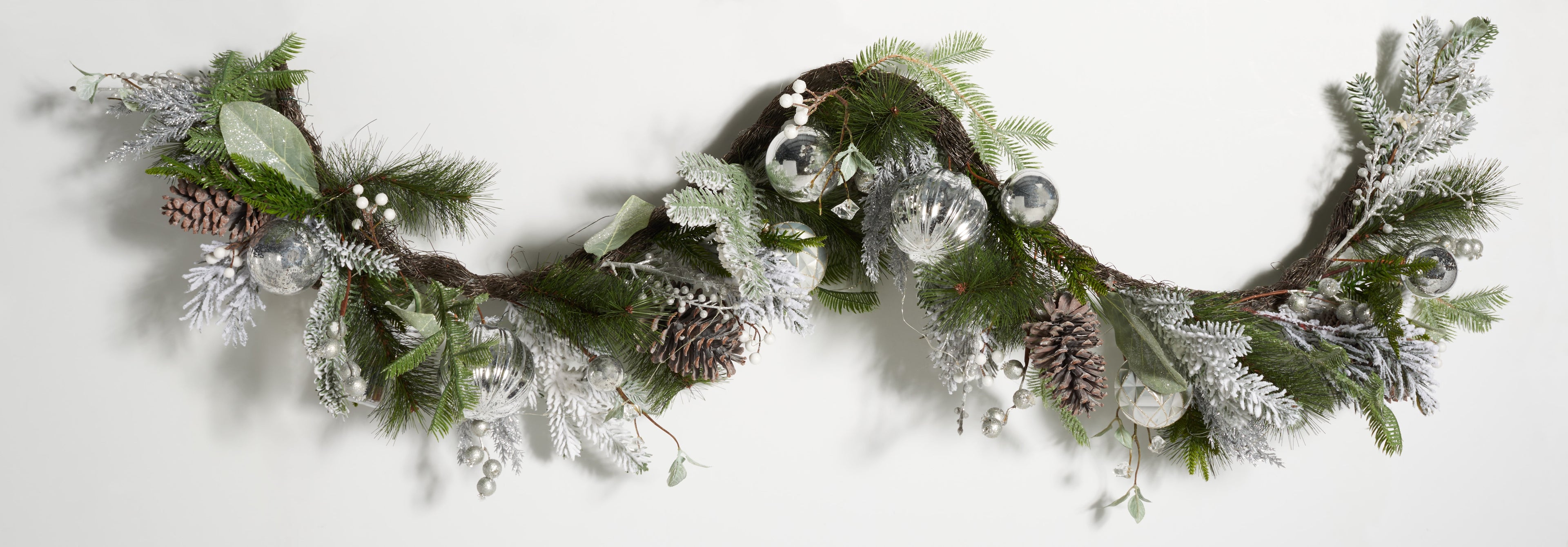 SAFAVIEH Faux 28 Inch Snowy Pine Led Garland W/ Ornaments, Silver/Green