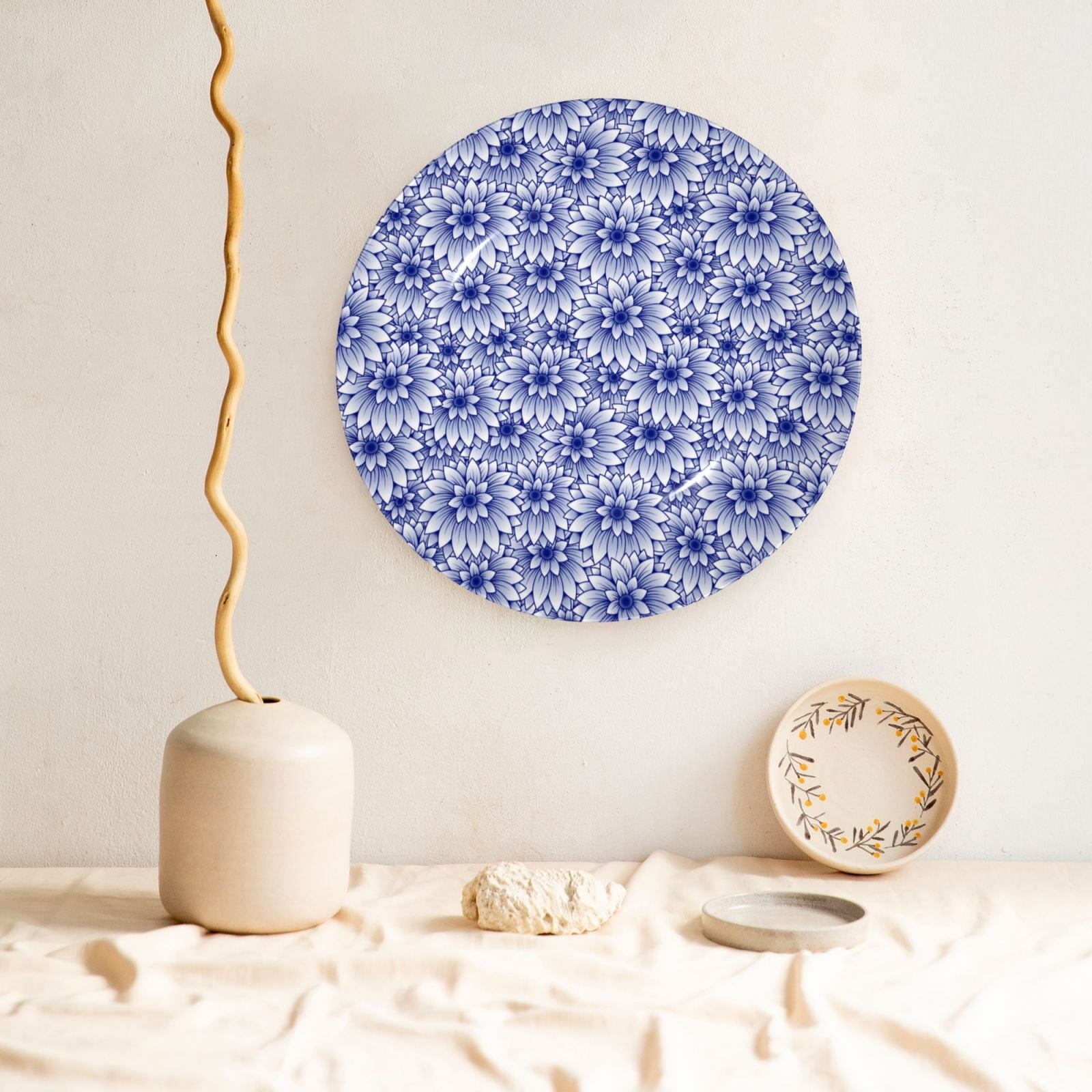 Cauagu Blue And White Flowers Print Bone China Decorative Plate, Wall Mount Plate Holiday Decor Decorative Ceramic Plates with Stand Elegant Household Plates Decorative-6in