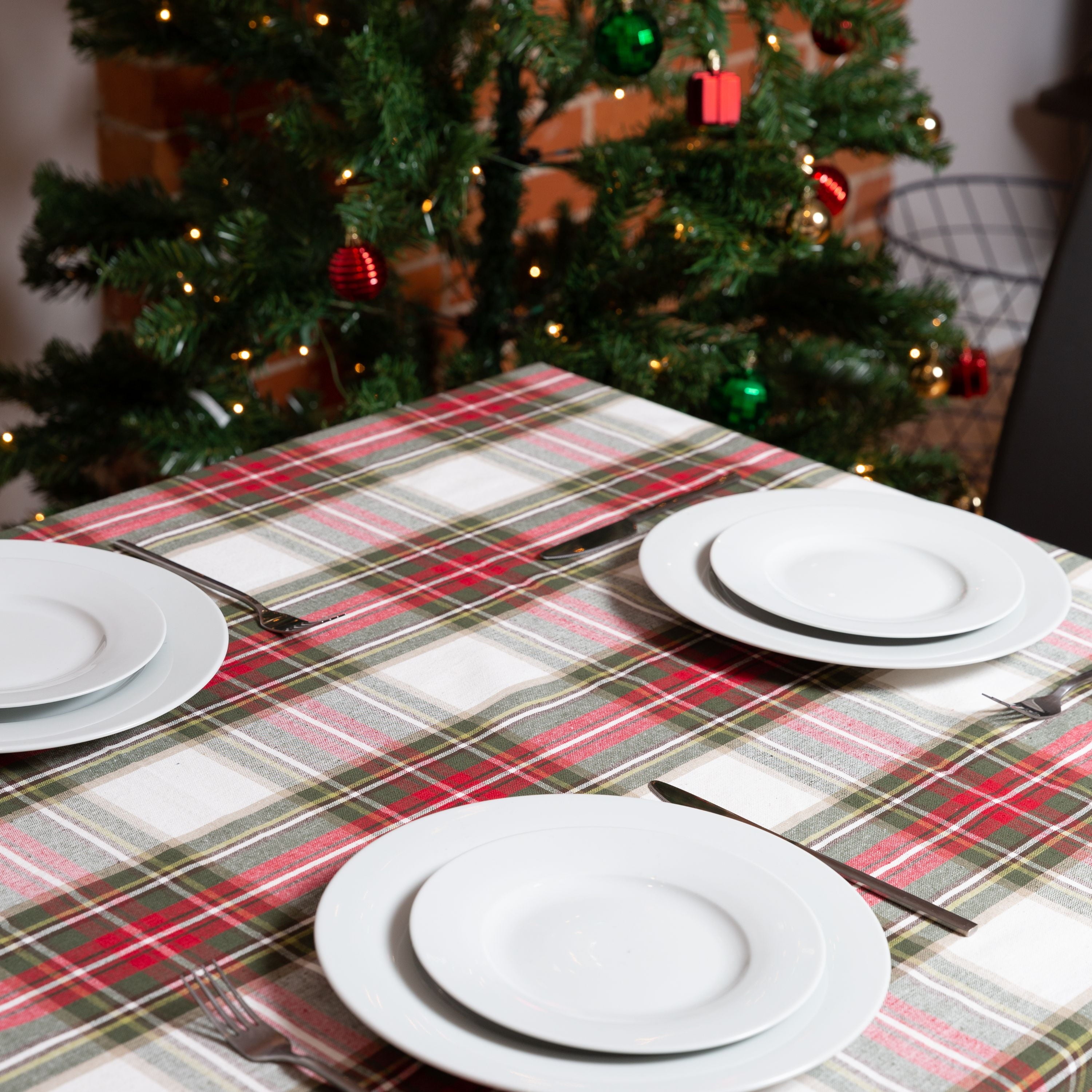 Fabstyles Celebration Plaid 100% Cotton Tablecloth, 60" x 104"