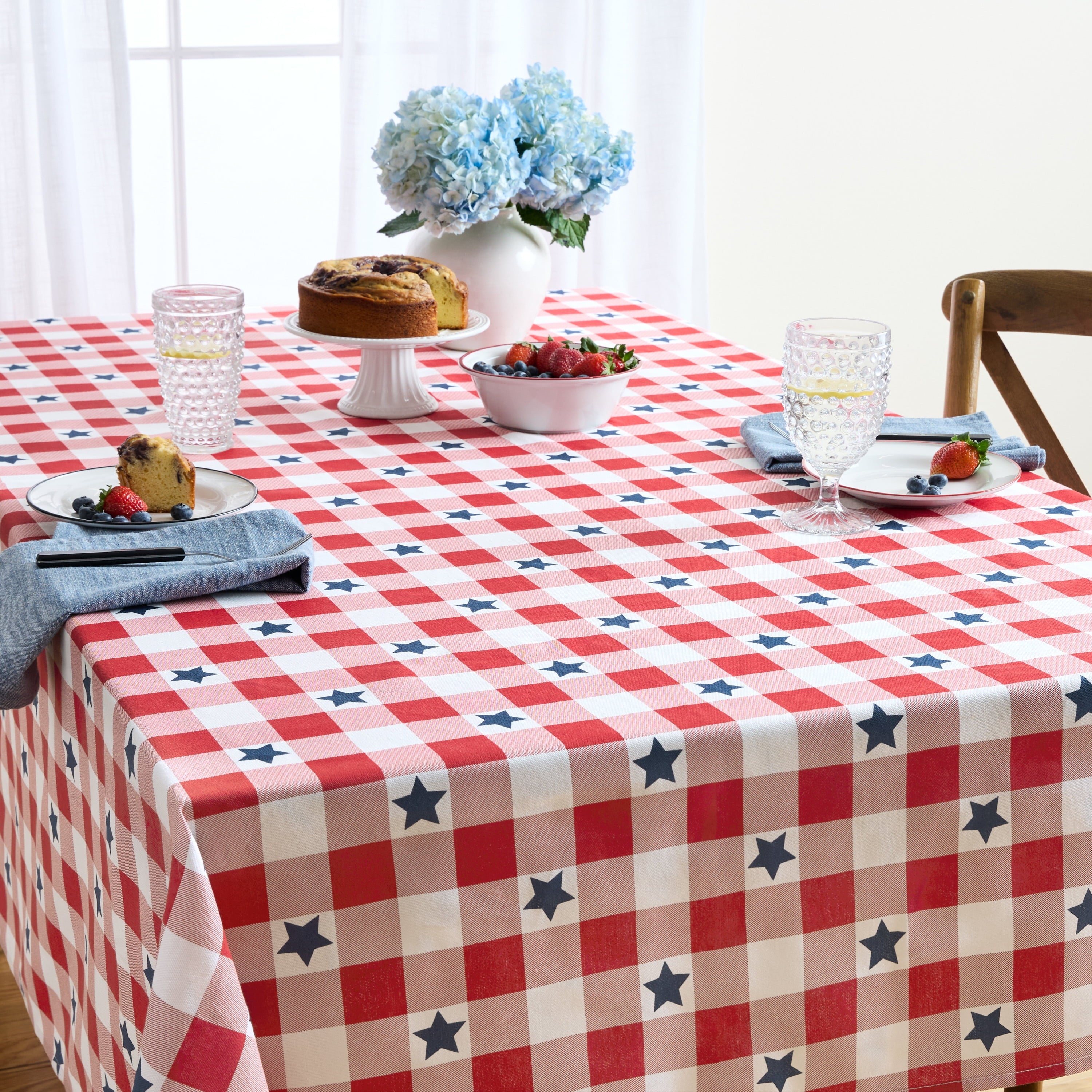 MARTHA STEWART Americana Star Gingham Plaid Indoor Tablecloth, Patriotic USA America Decor, Red/White/Blue, 60"x84"