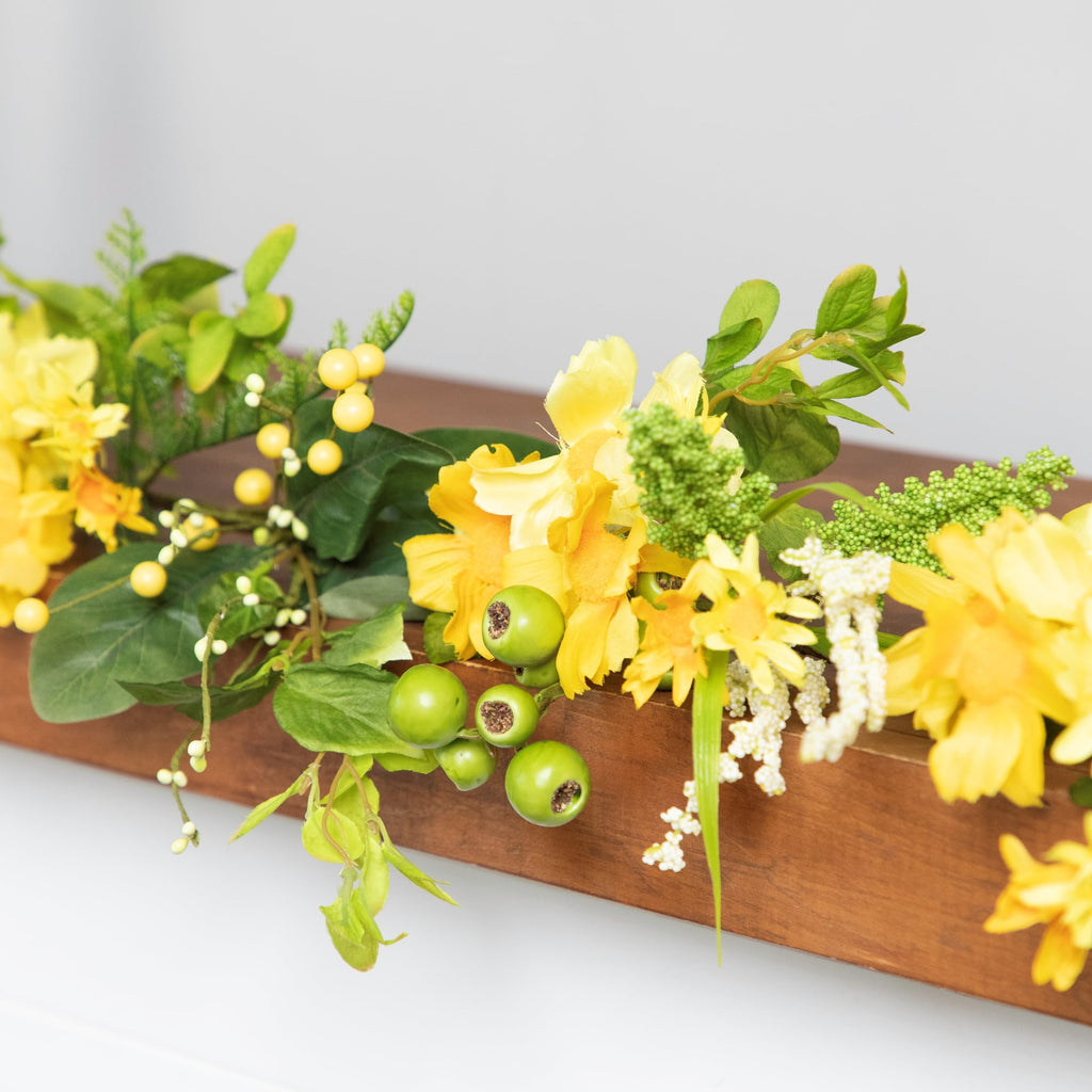 Northlight 5' Yellow Daisy and Berry Floral Spring Garland